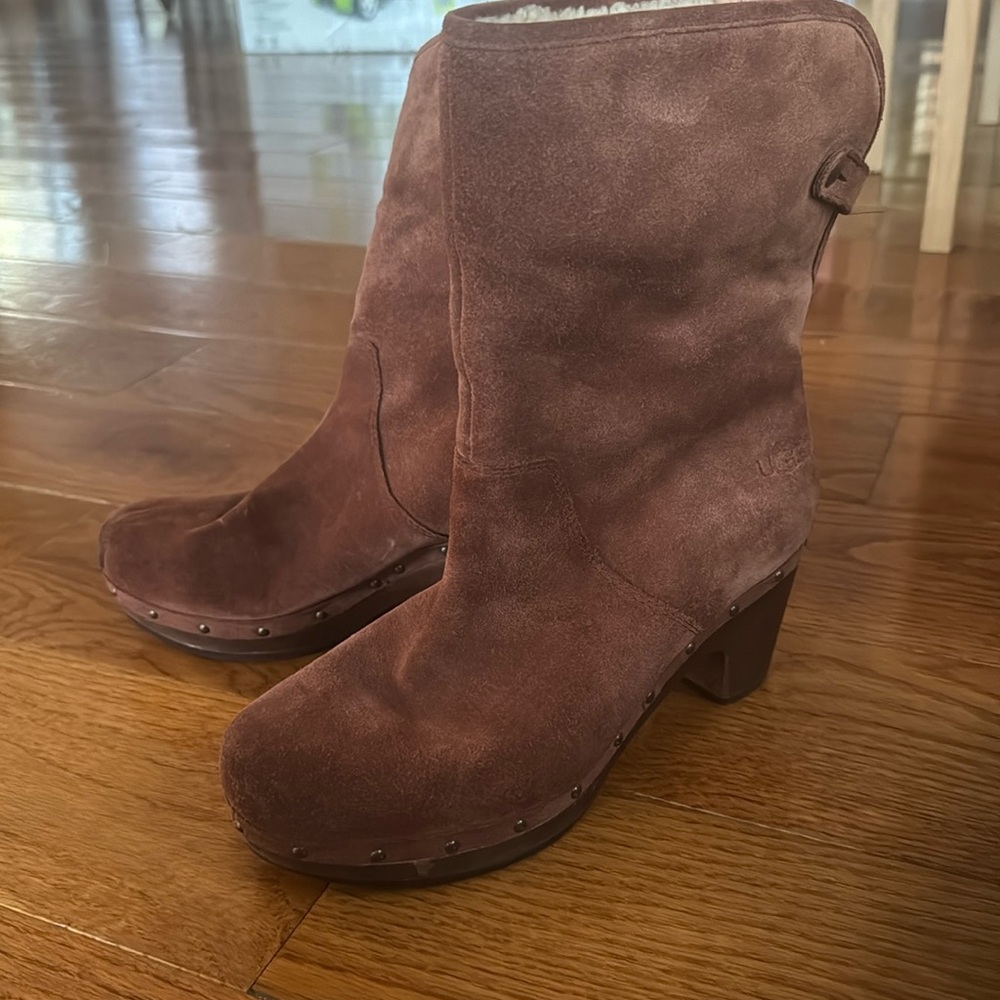 Uggs women boots. Used